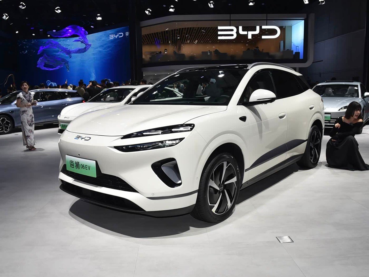 BYD Sea Lion 06 EV front view auto show stage