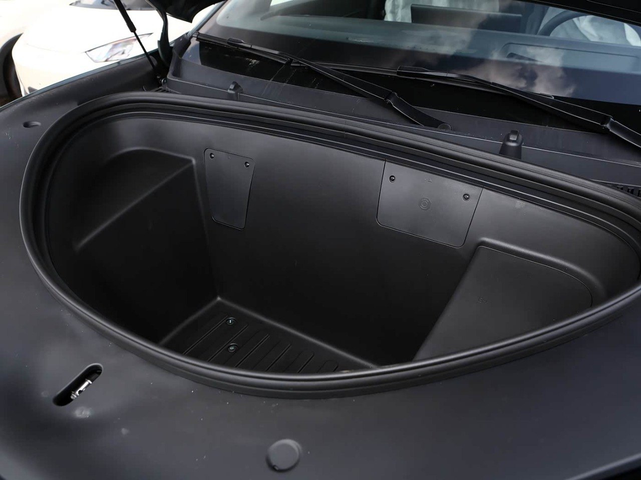 BYD Sea Lion 06 EV frunk front trunk open