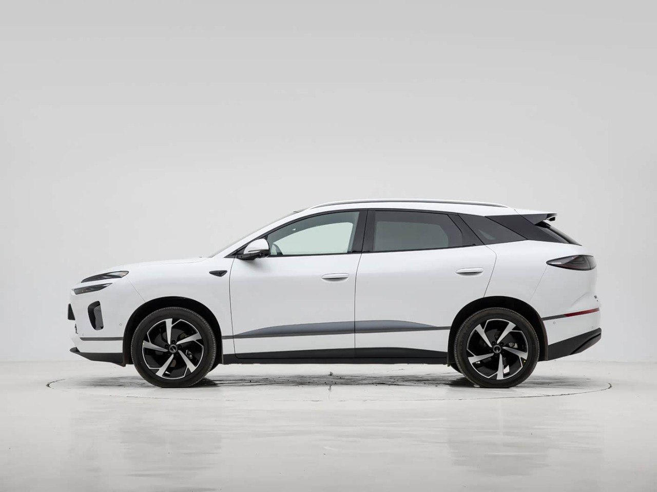 BYD Sea Lion 06 EV side profile white studio