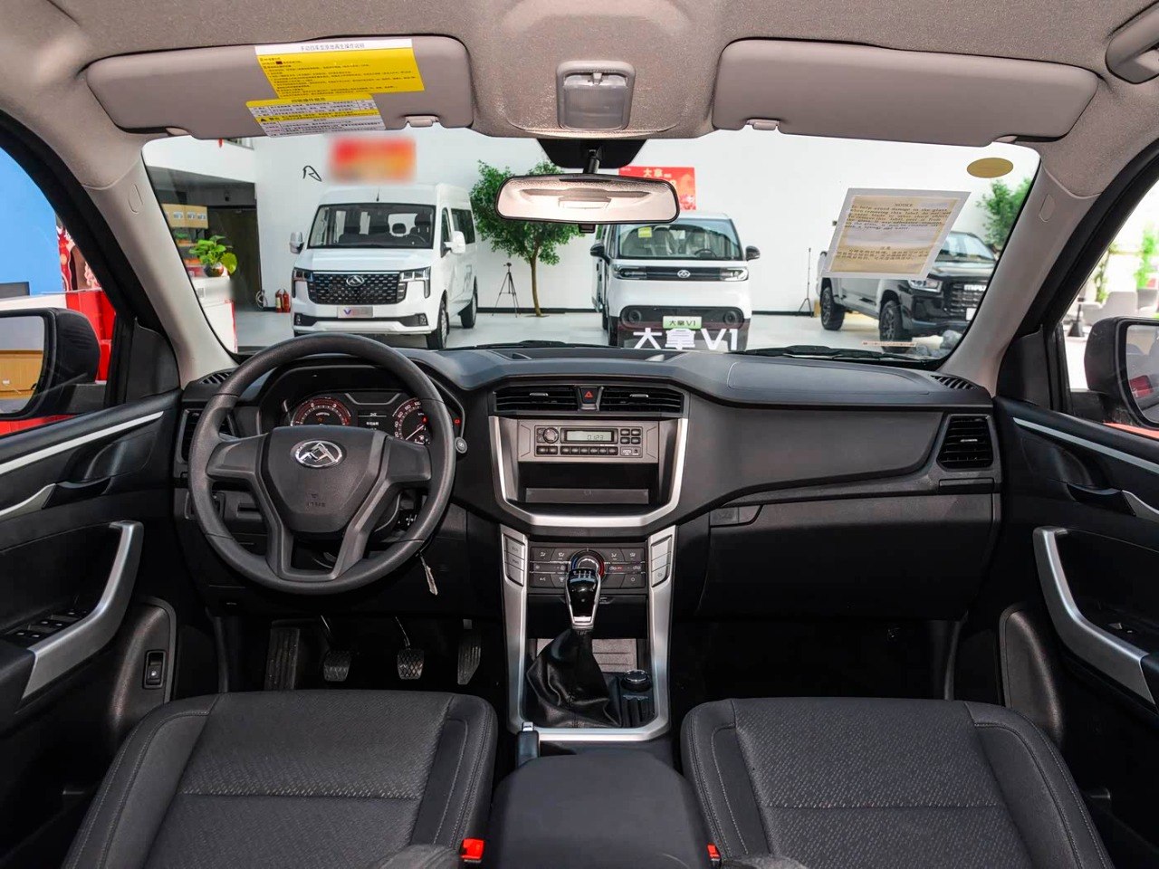 SAIC Maxus T60 dashboard full view