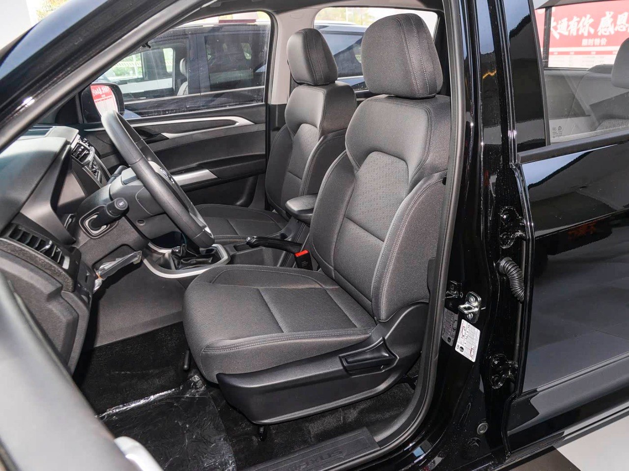 SAIC Maxus T60 front seat door open grey fabric