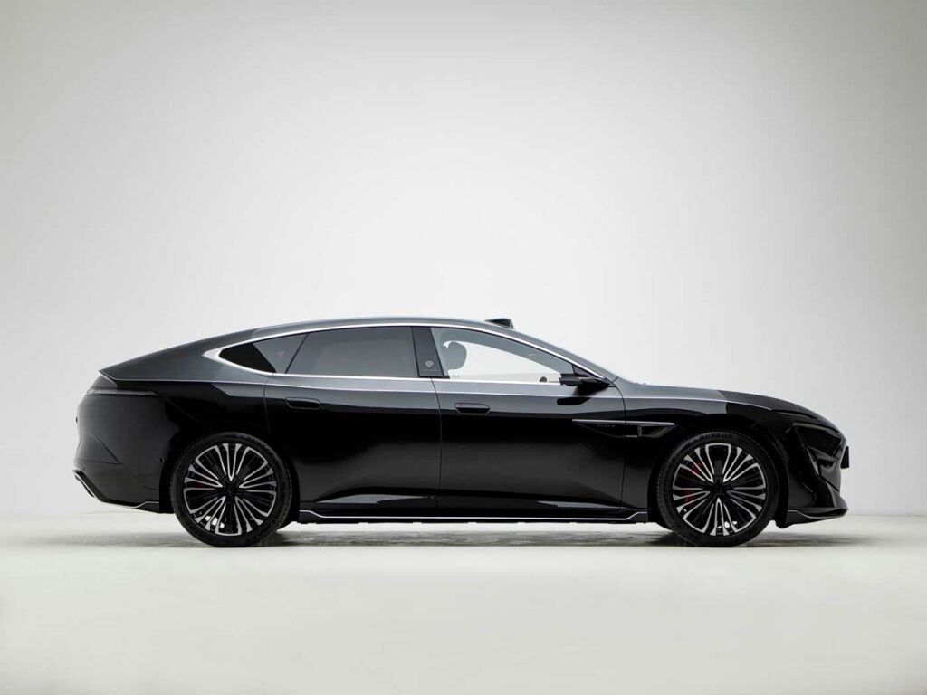 chery-fengyun-a9-royal-side-profile-black-1