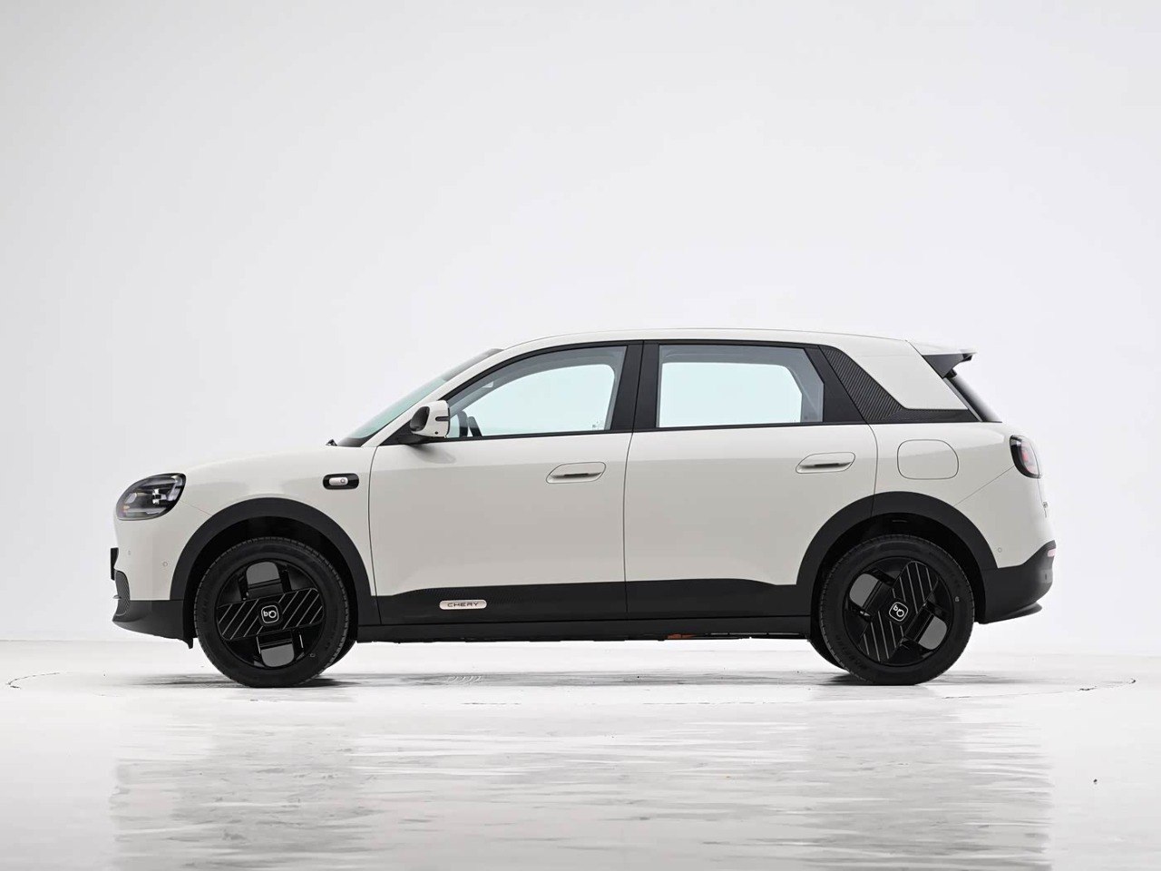 Chery QQ3 side profile studio shot