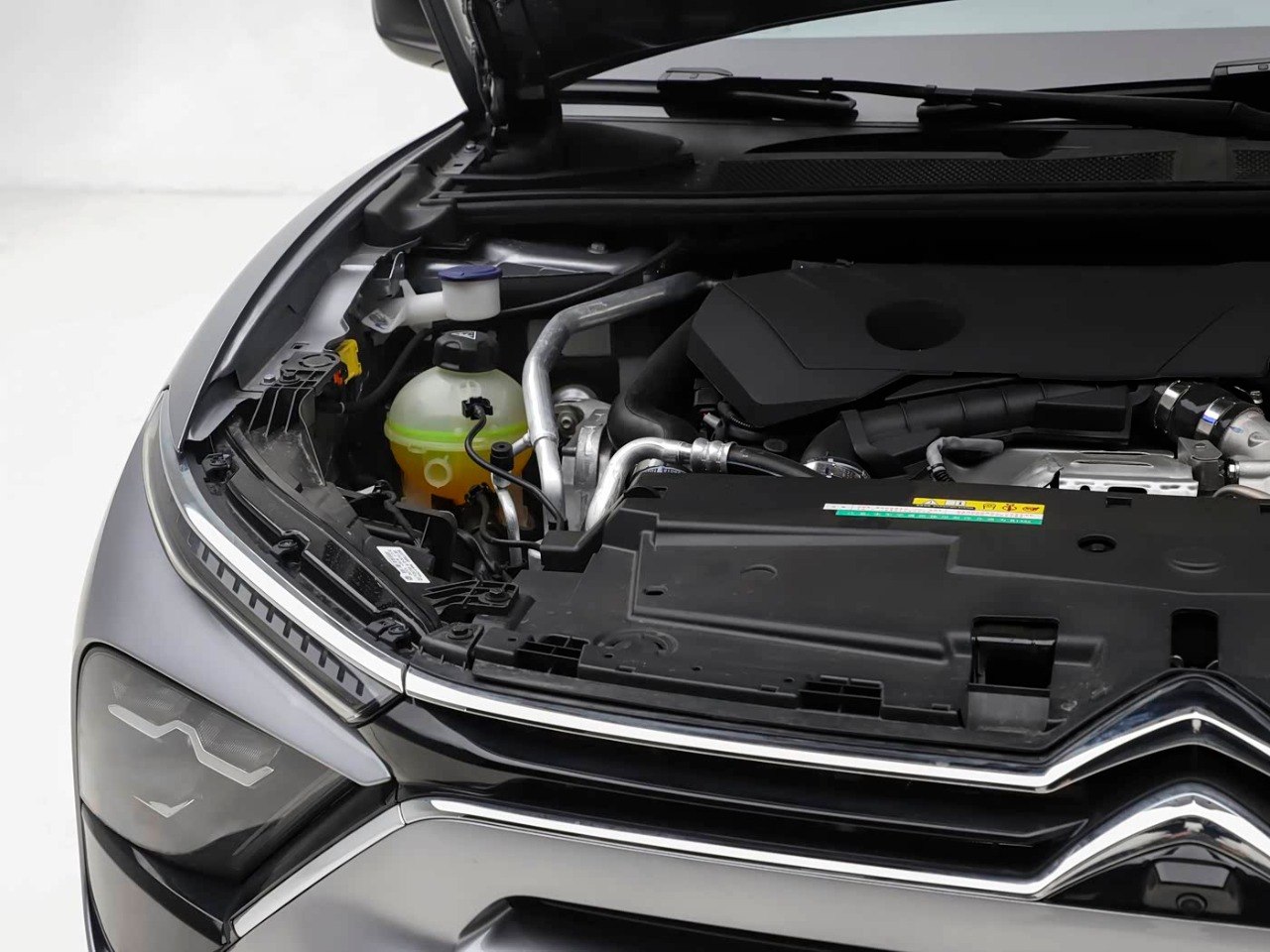 Citroen Versailles C5 X 1.6T engine bay