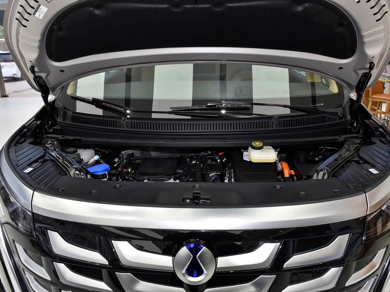 Denza D9 2026 engine bay open PHEV system