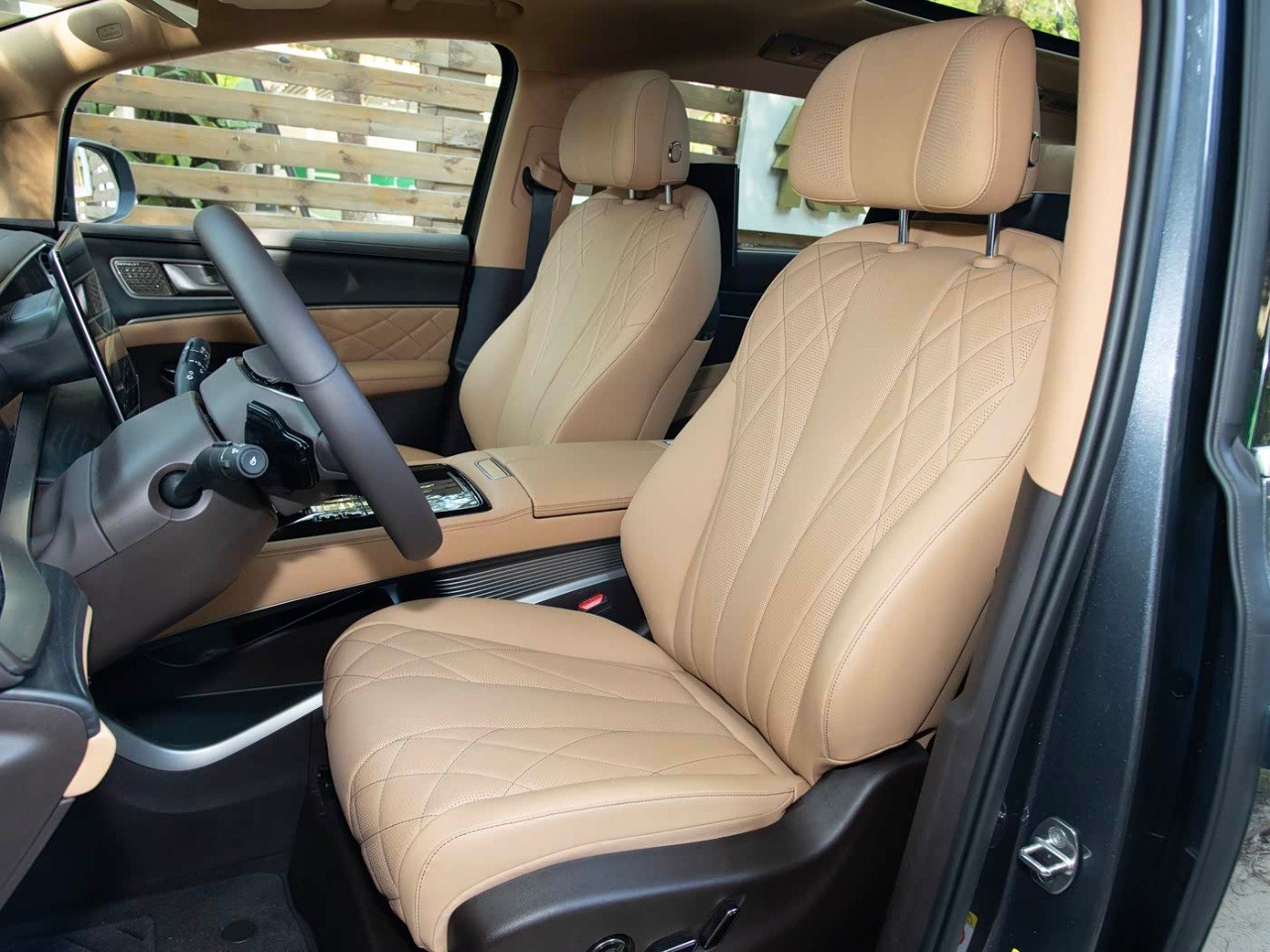 Denza D9 2026 tan quilted leather front seats