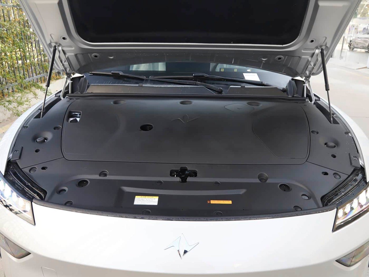 Dongfeng epi 007 Flash Edition front trunk frunk