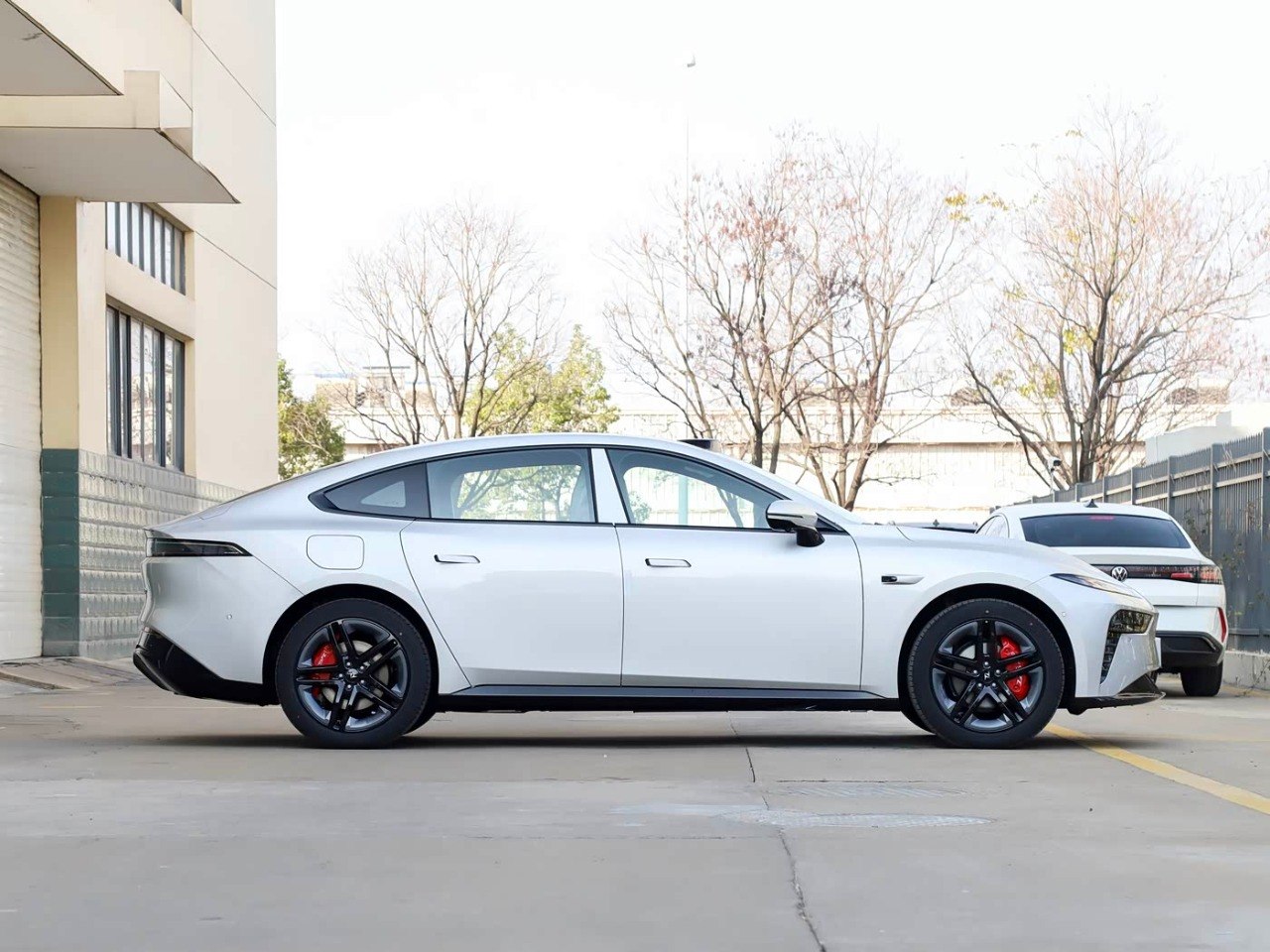 Dongfeng epi 007 Flash Edition side angle white