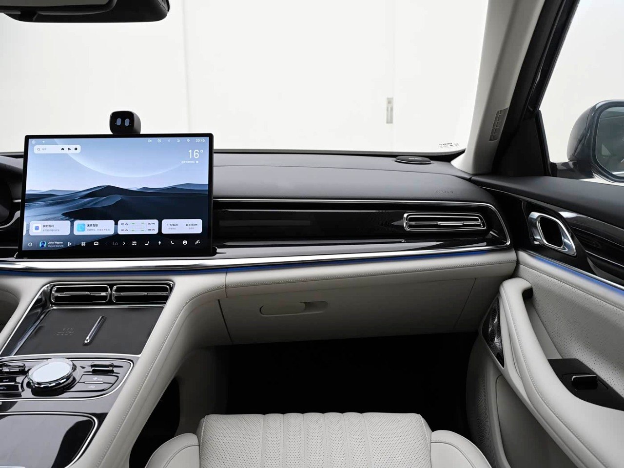 Geely Galaxy Staray 7 dashboard wide view