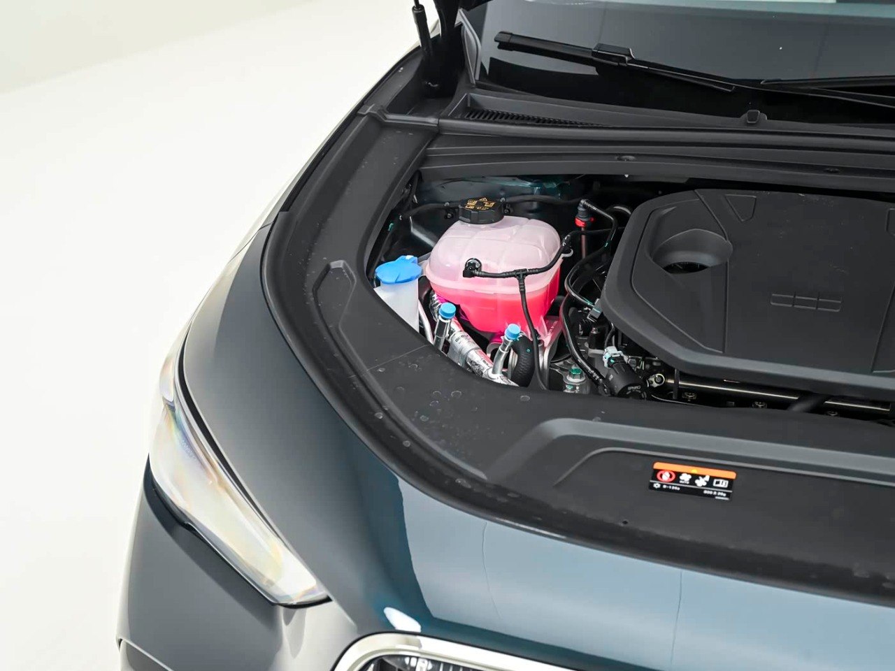 Geely Galaxy Staray 7 engine bay angle view