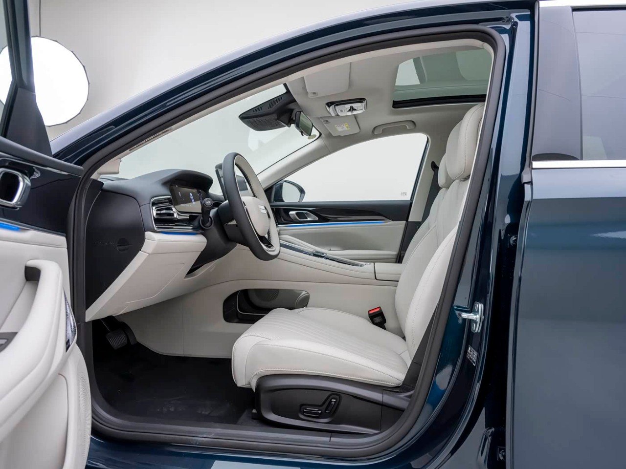 Geely Galaxy Staray 7 front seat door open view