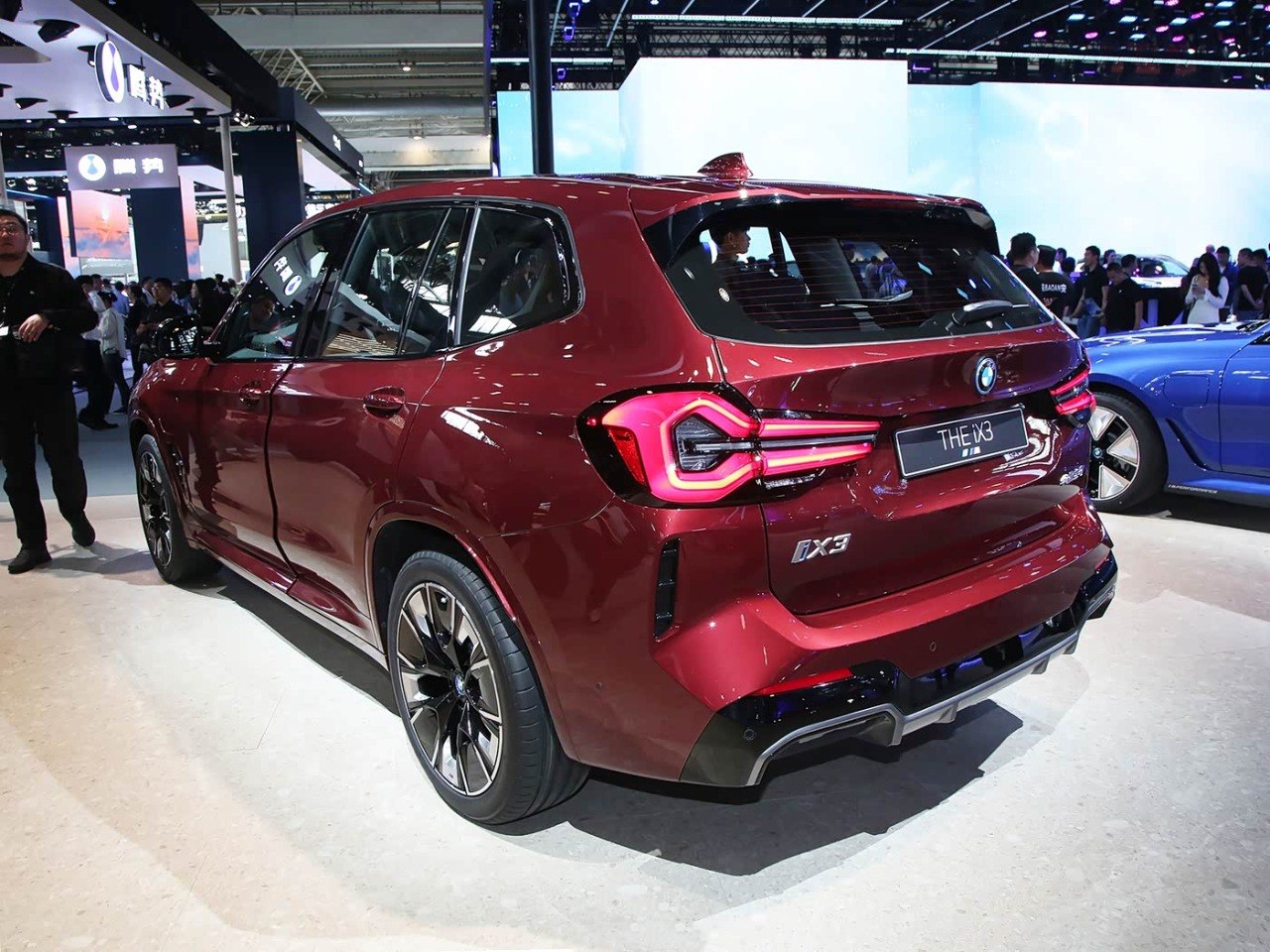 Hongqi E801 front grille close up with illuminated emblem