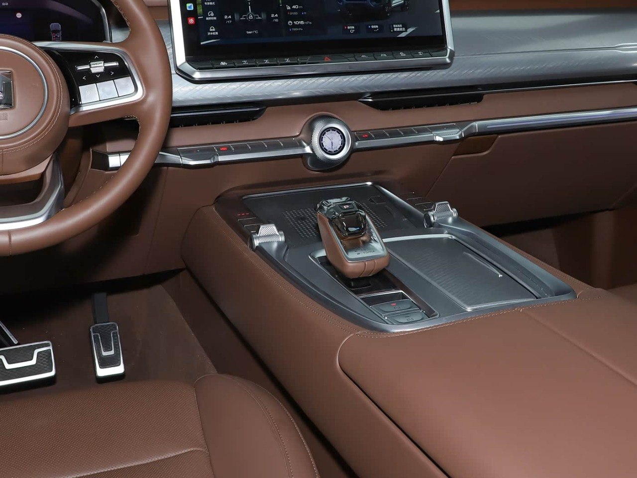 GWM Tank 700 Hi4-Z center console shifter gear selector