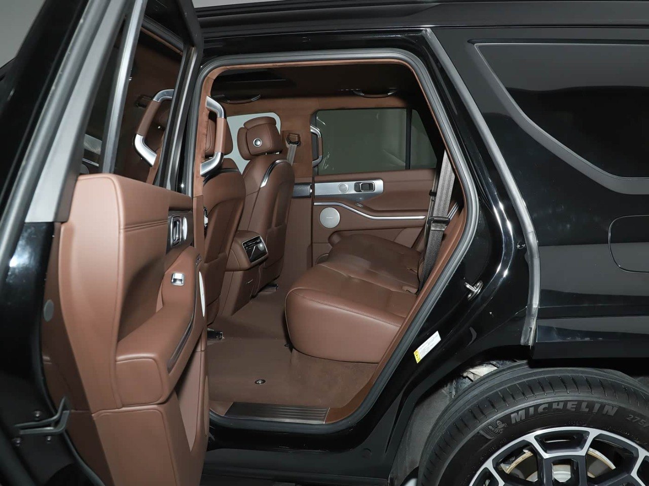 GWM Tank 700 Hi4-Z rear door open three-row seats