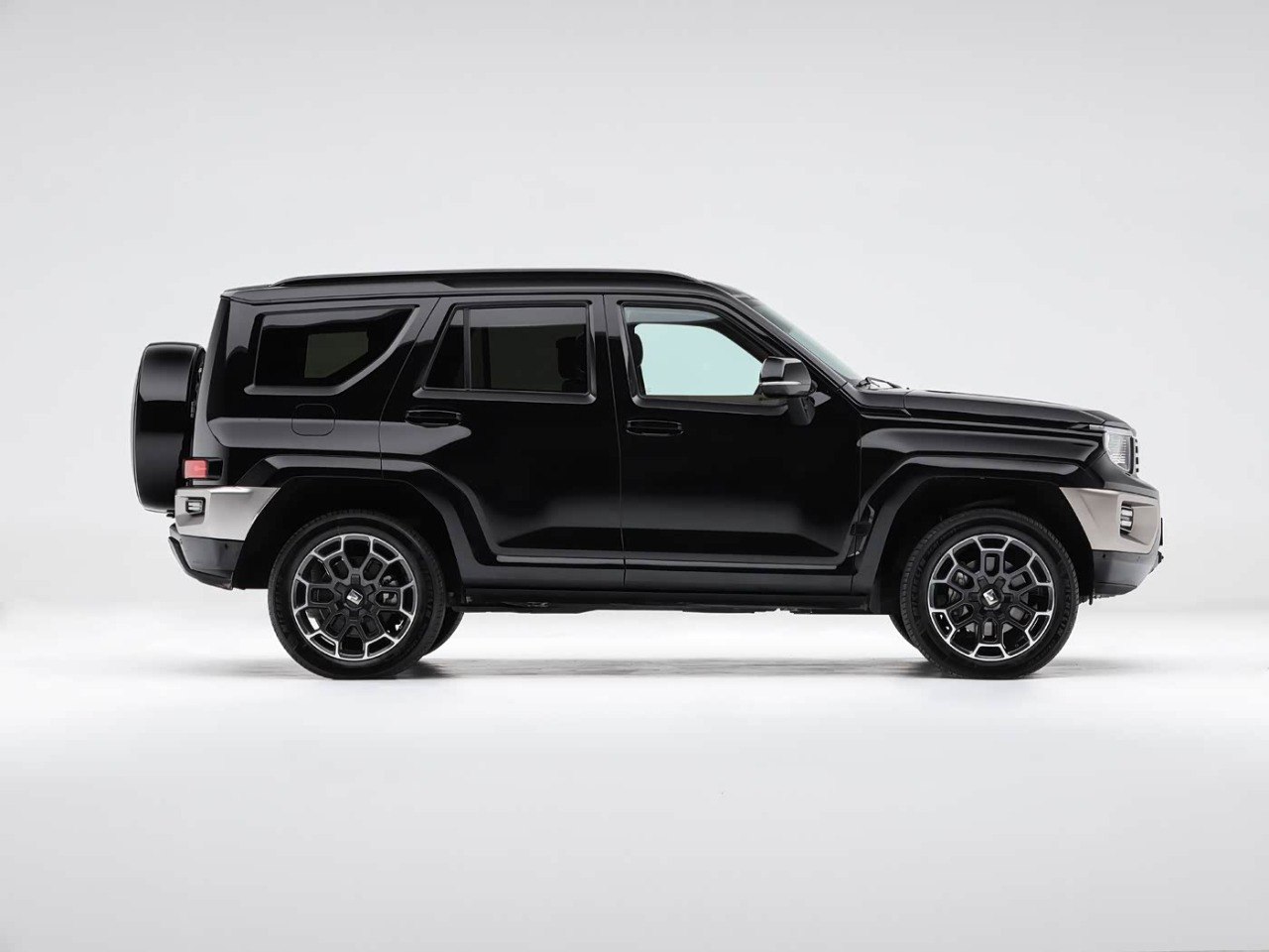 GWM Tank 700 Hi4-Z side profile black rear