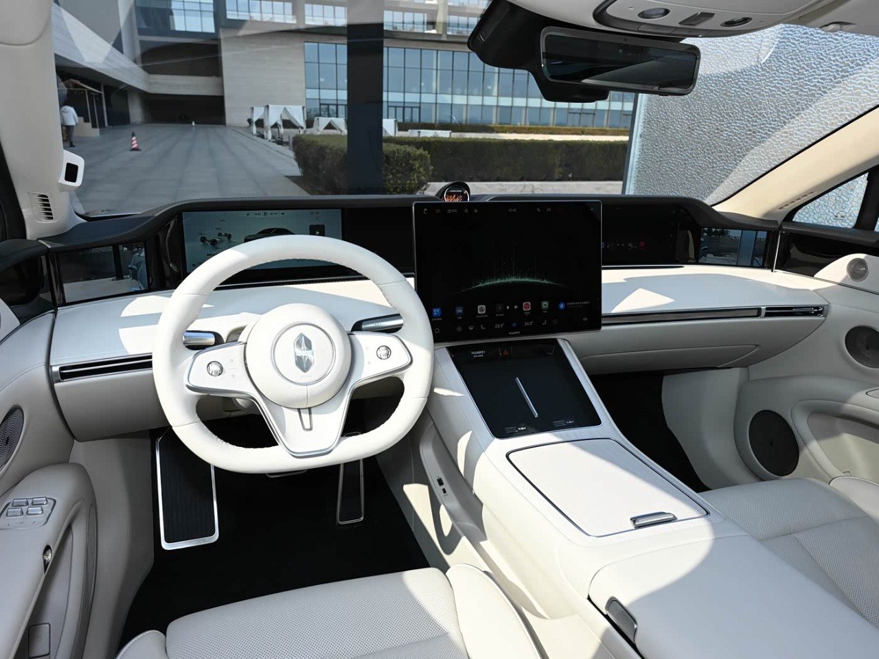 Huawei Xiangjie S9 dashboard angle view