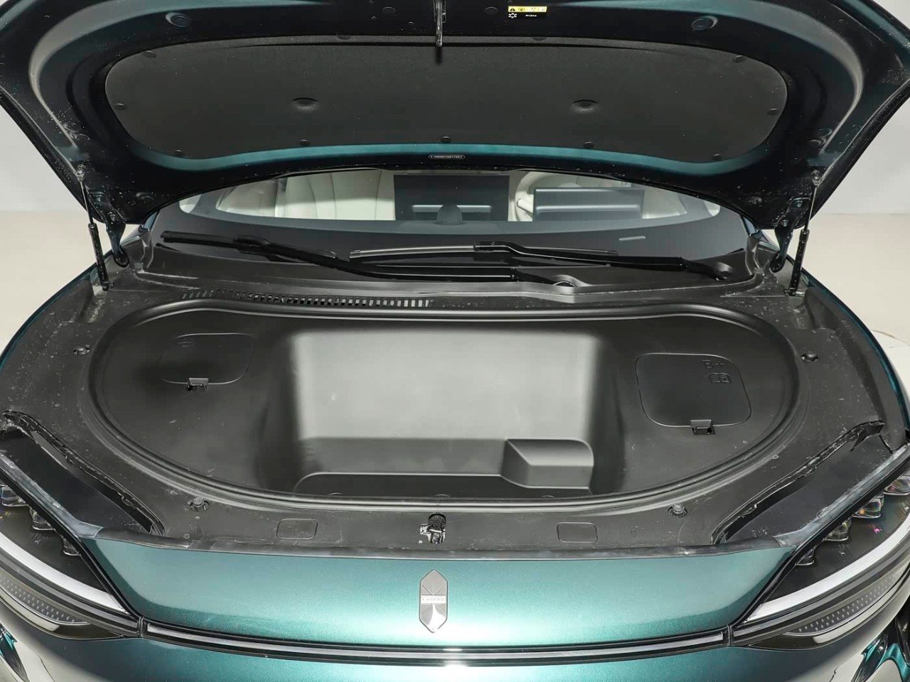 Huawei Zhijie R7 frunk open 52L