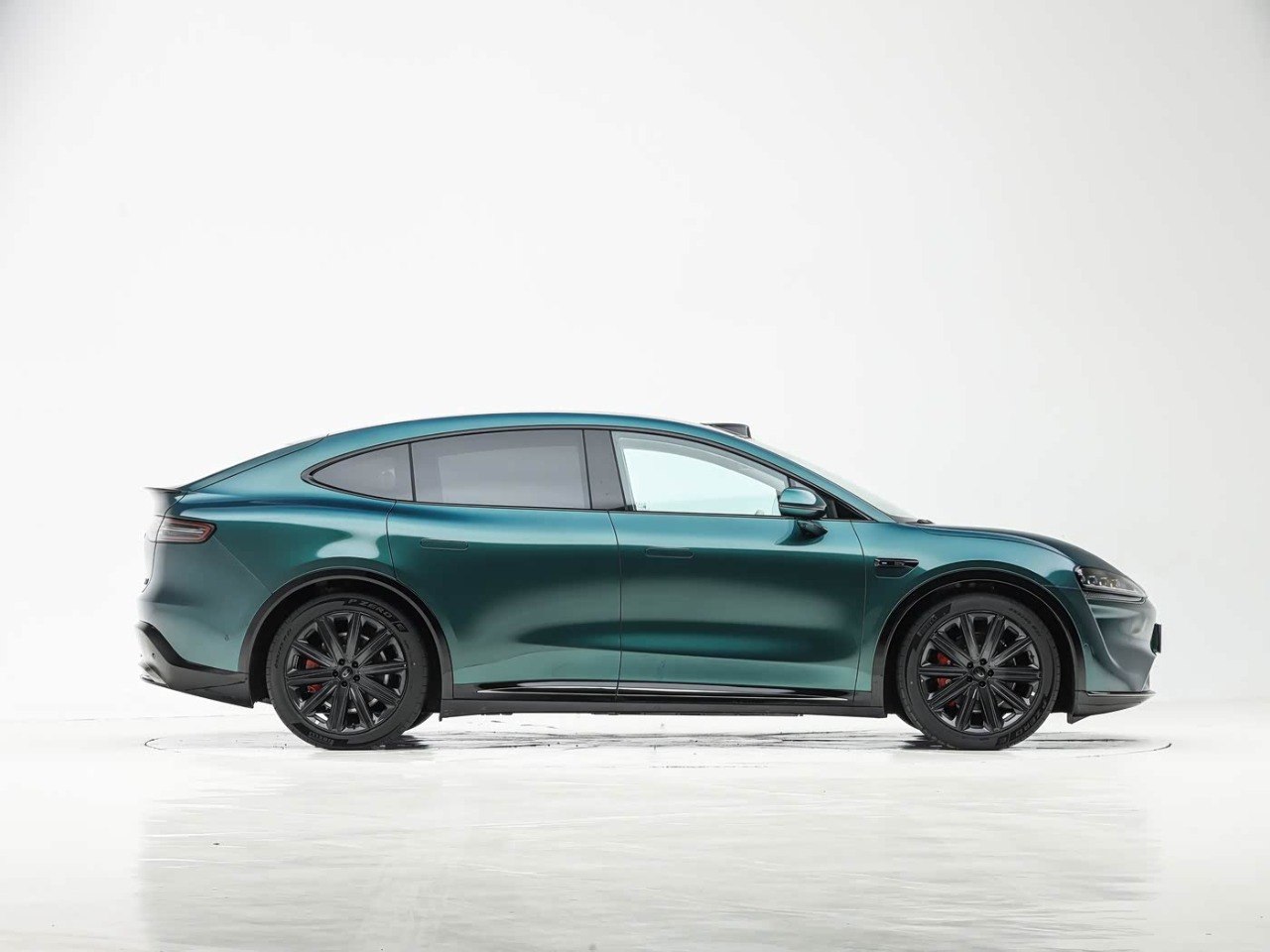 Huawei Zhijie R7 side profile dark green rear