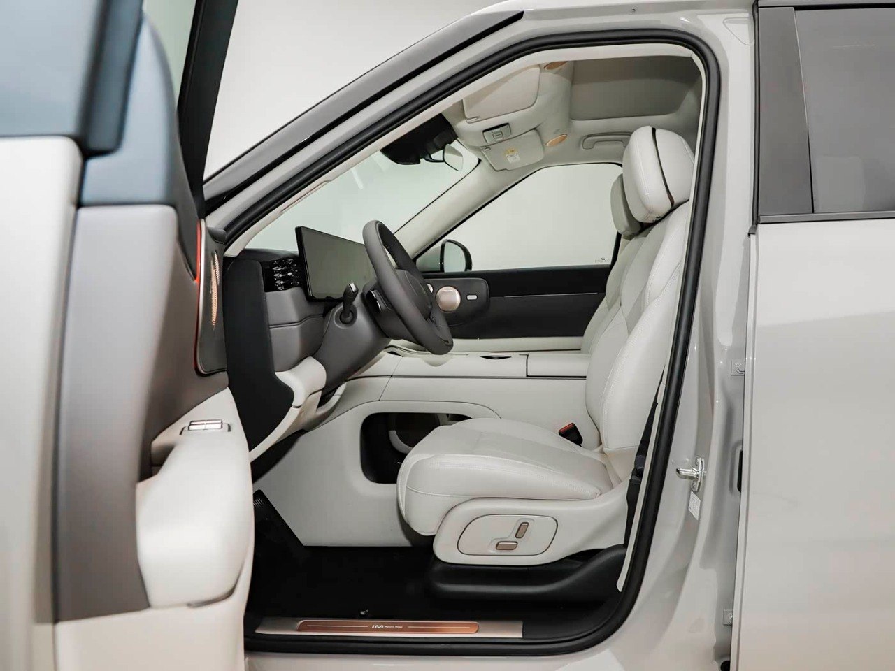 IM LS8 2026 driver door open white interior view