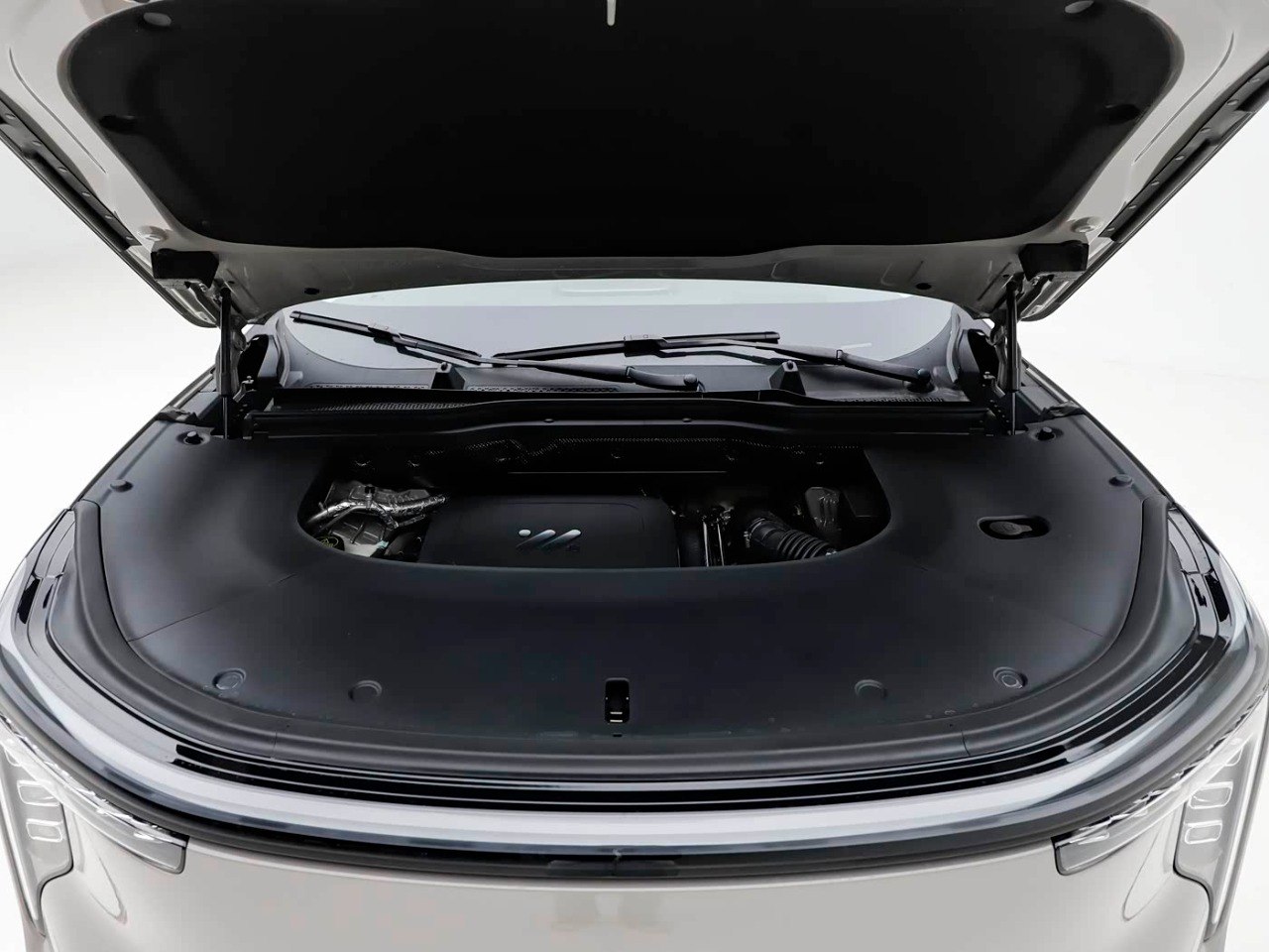 IM LS8 2026 frunk front trunk open