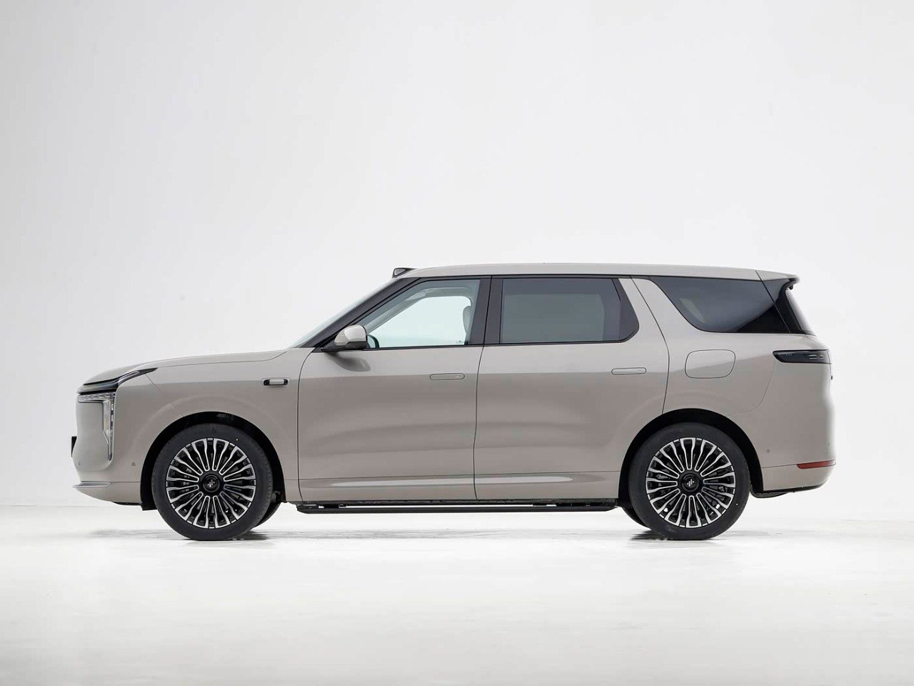 IM LS8 2026 side profile alternate angle