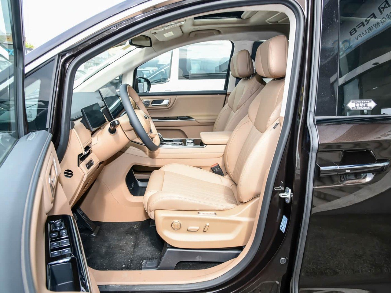 JAC Ruifeng RF8 driver side interior