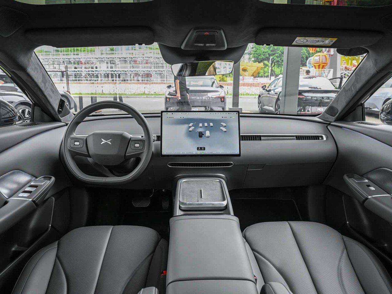 Leapmotor D19 dashboard 60-inch AR-HUD 17.3-inch screen