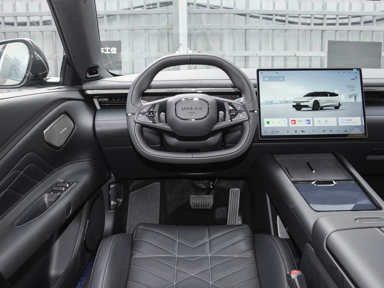 Lynk Co 10+ cockpit steering wheel and center screen