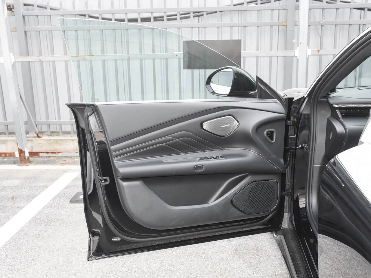 Lynk Co 10+ front door open interior view