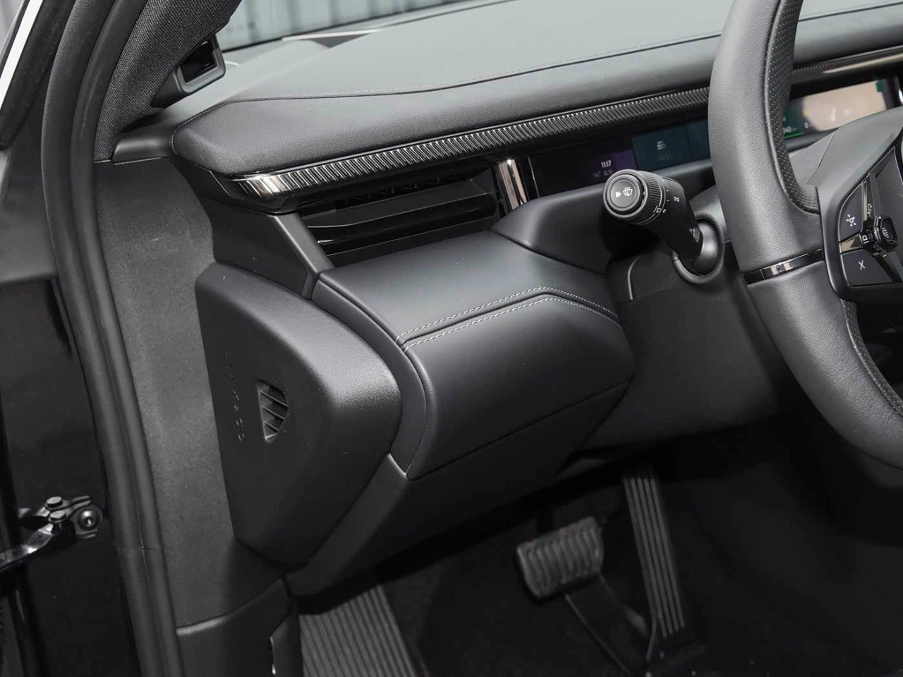 Lynk Co 10+ passenger side footwell dashboard detail