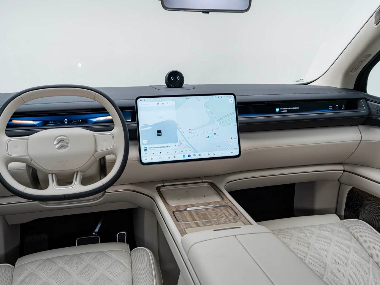 NIO ES8 48-inch Skyline dashboard screen