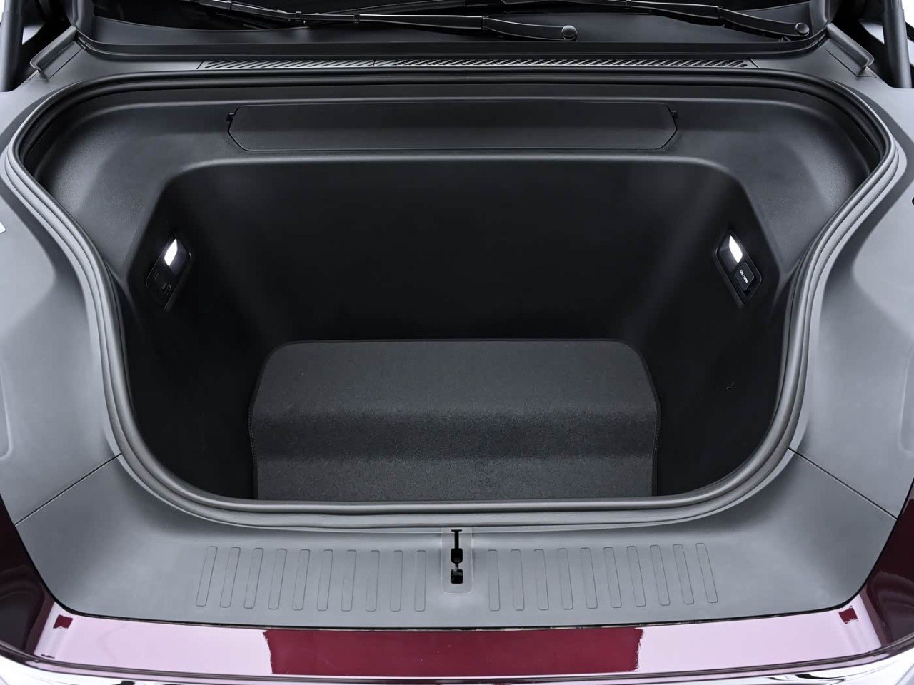 NIO ES8 front interior view