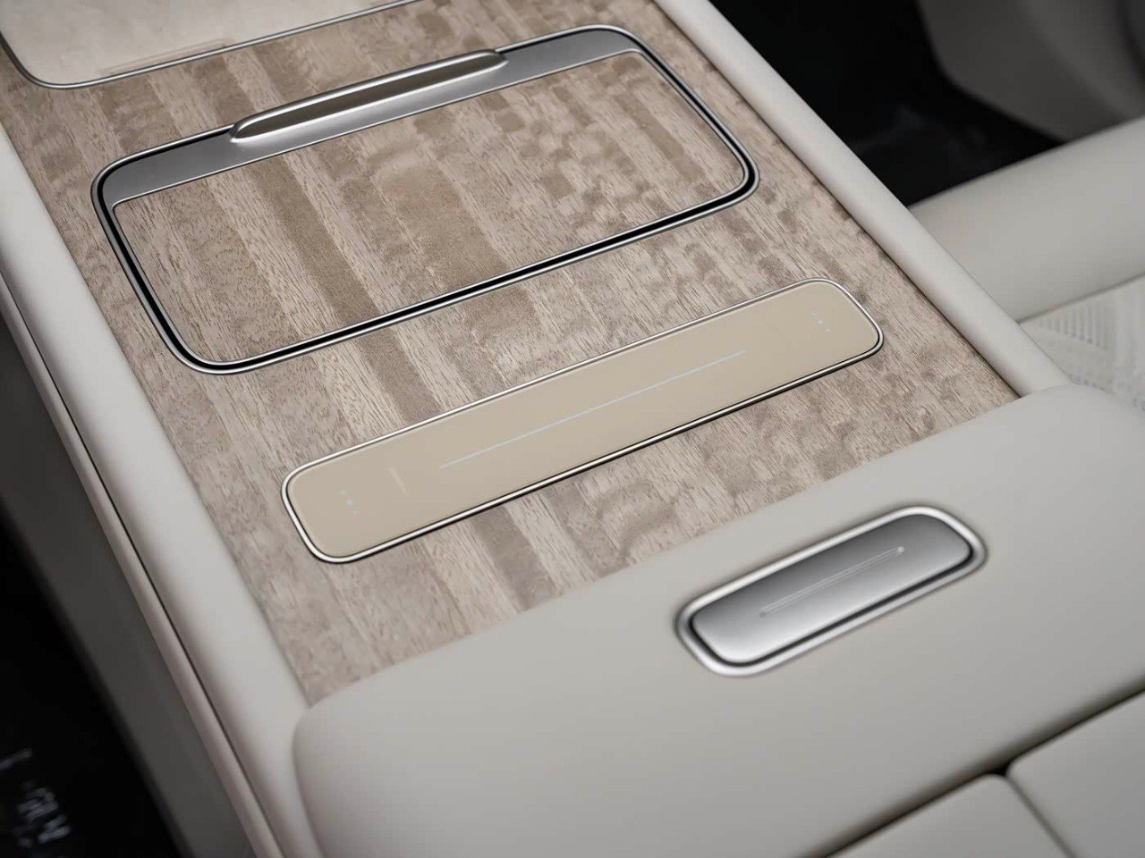 NIO ES8 front trunk frunk