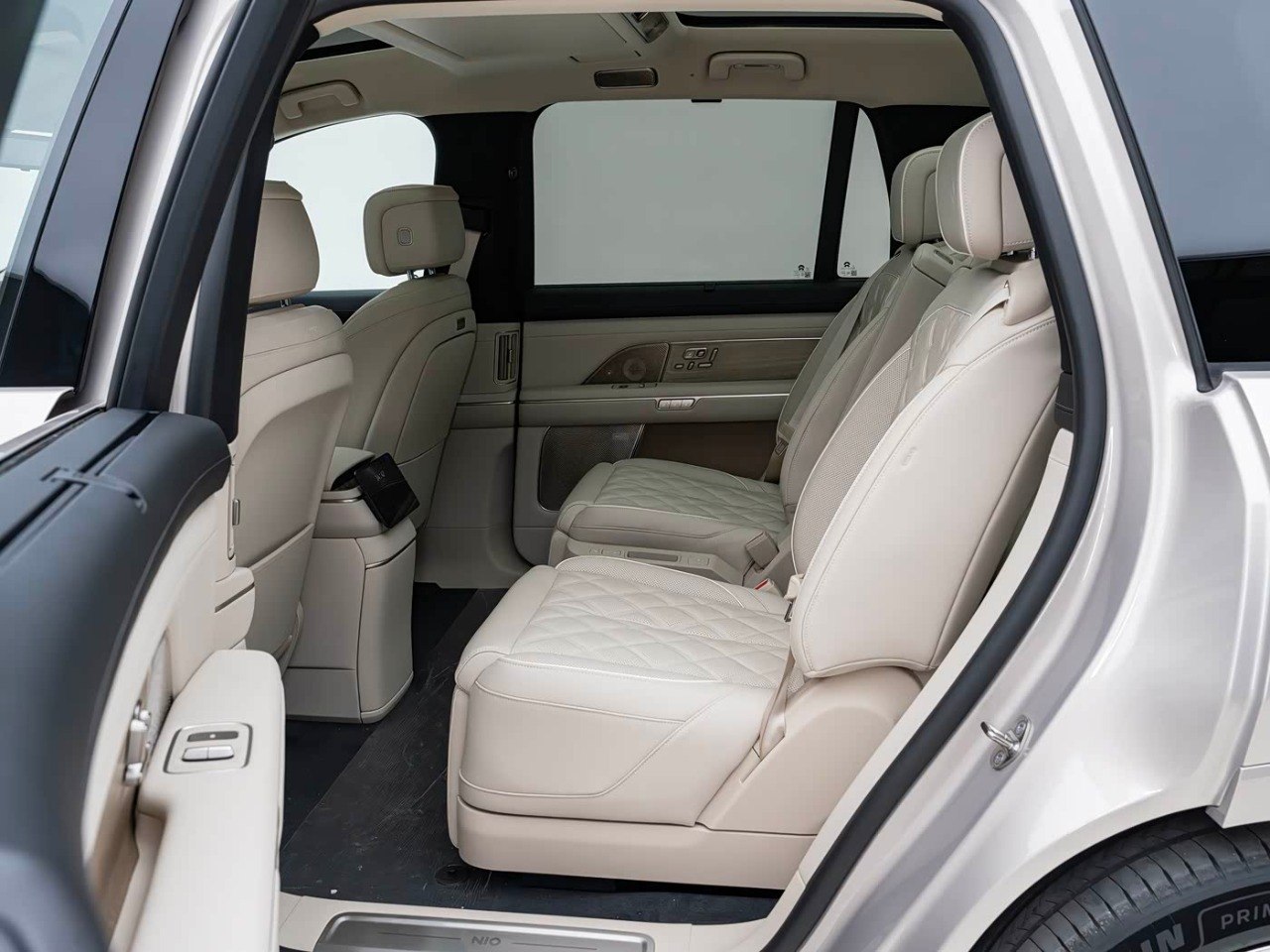 NIO ES8 rear quarter view