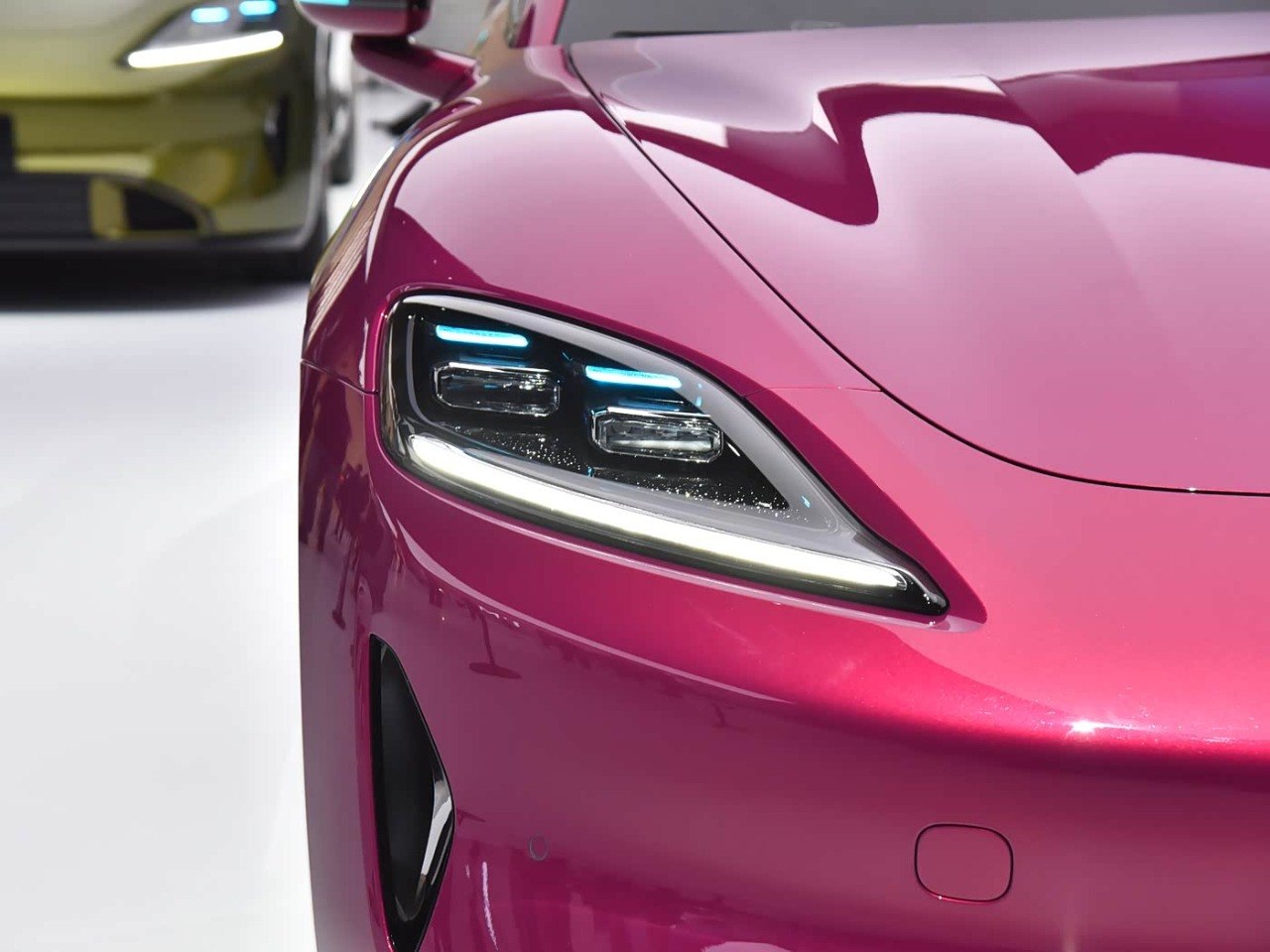 Seres Shangjie Z7 headlight close-up 408 laser points