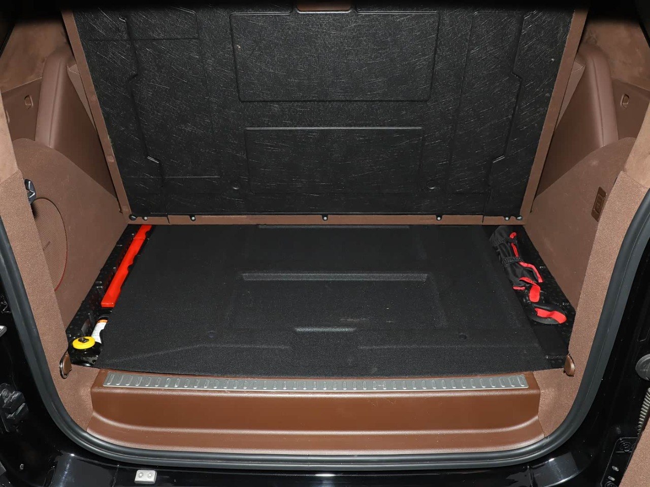 Tank 700 Hi4-Z rear seats luxury