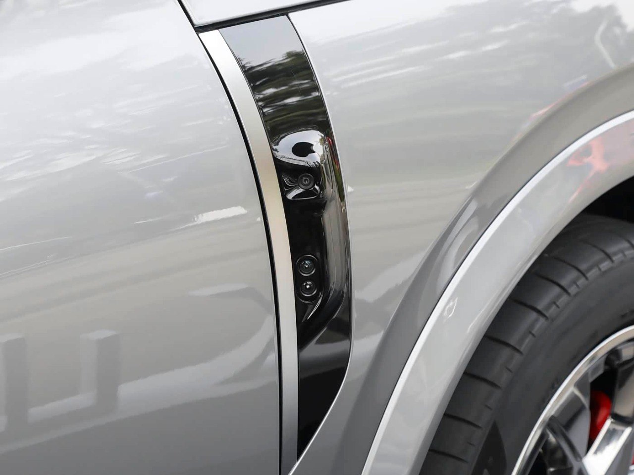 Voyah Taishan X8 side camera ADAS sensors