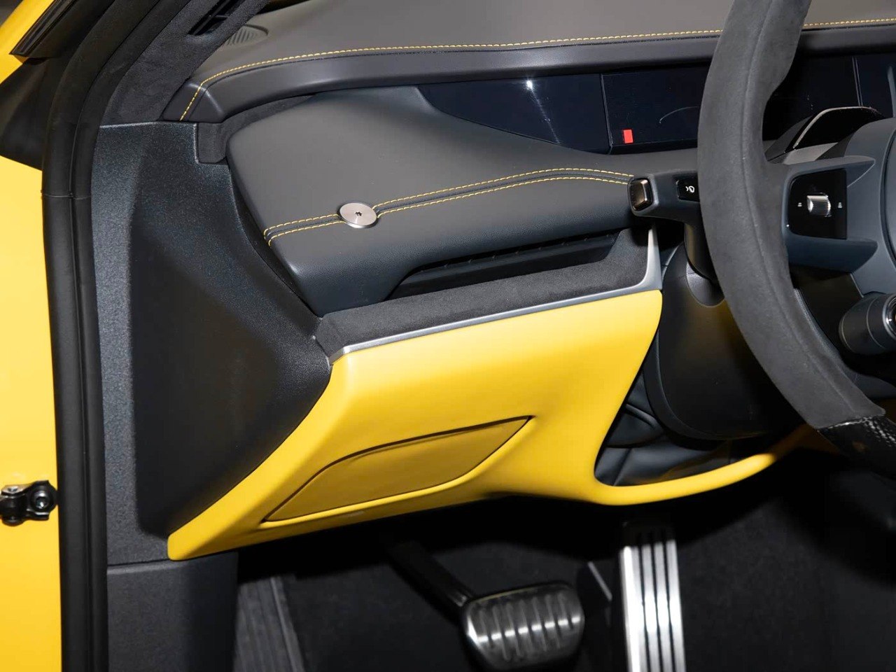 Xiaomi SU7 Ultra yellow leather door panel