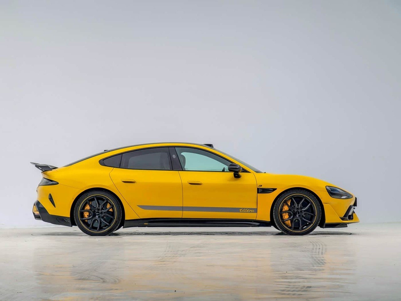 Xiaomi SU7 Ultra yellow side profile full length