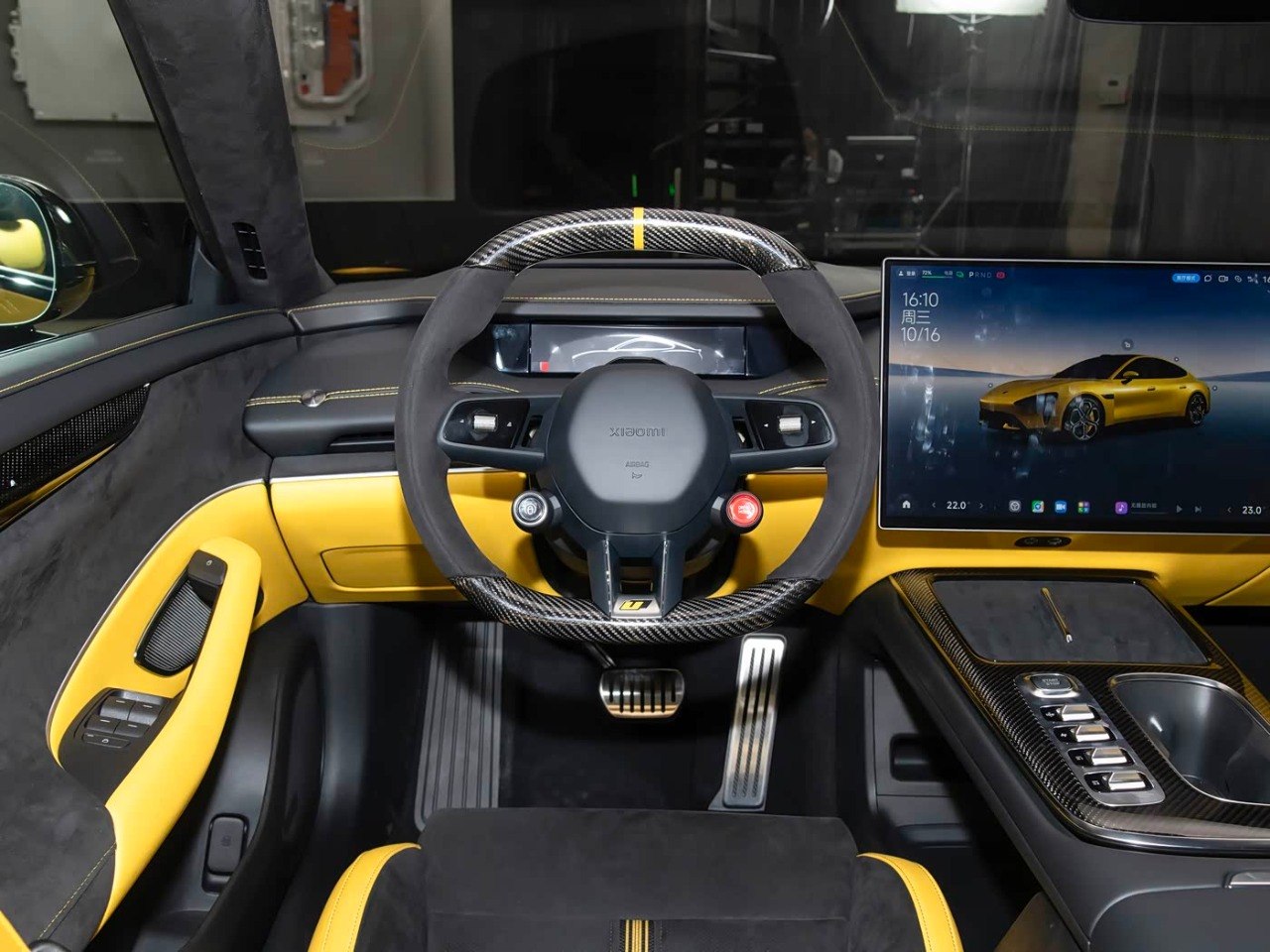 Xiaomi SU7 Ultra carbon fiber steering wheel