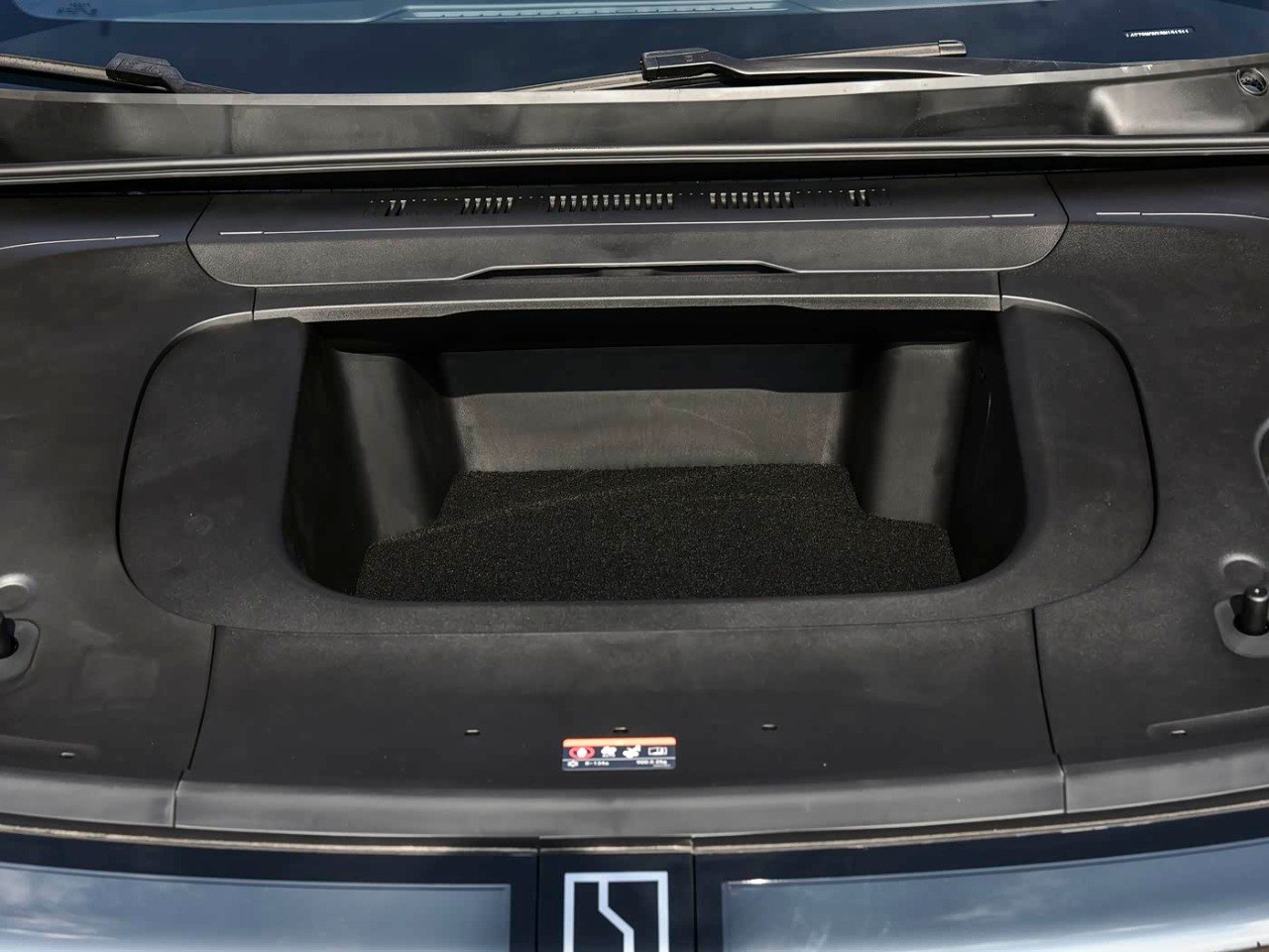 Zeekr 007 GT front trunk frunk open