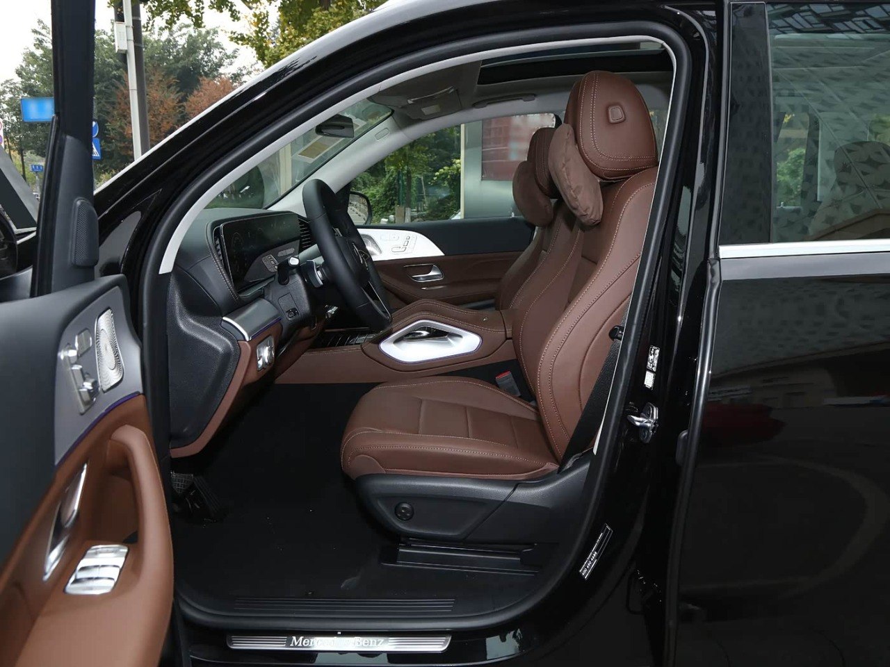 Mercedes‑Benz GLS dashboard full view MBUX Superscreen