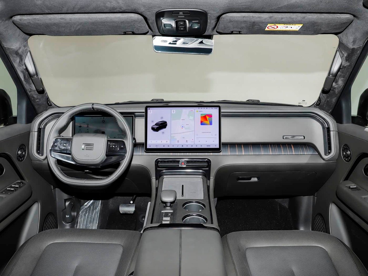 Jishi ADAMAS rear seat door open view