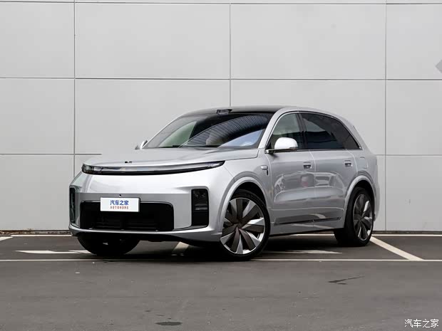 Li Auto L8 exterior or cabin