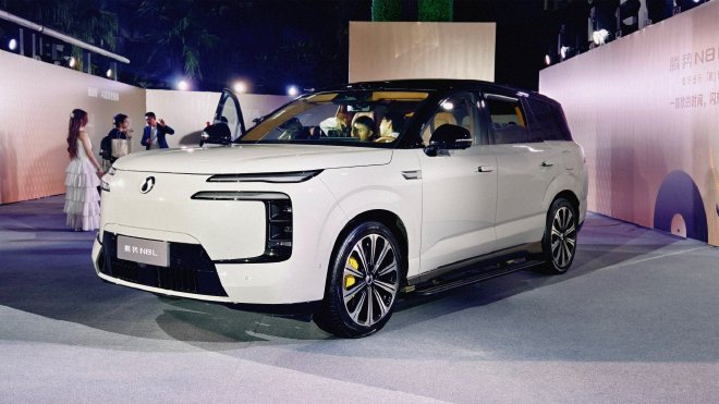 Denza N8L Flash-Charging Edition luxury SUV