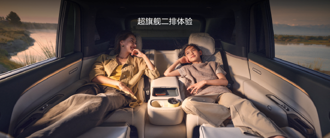 Li Auto L8 exterior and cabin presentation