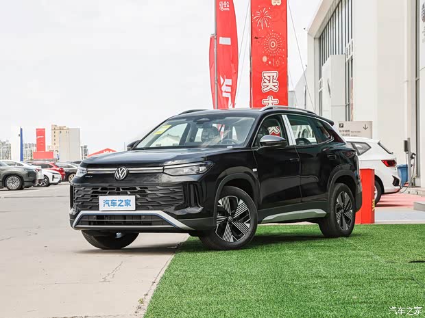 Black FAW-Volkswagen Tayron L PHEV viewed from the front