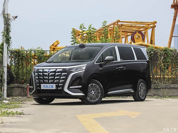 Denza D9 PHEV Gets Lower-Cost Trim at $45,800 with 350 km EV Range
