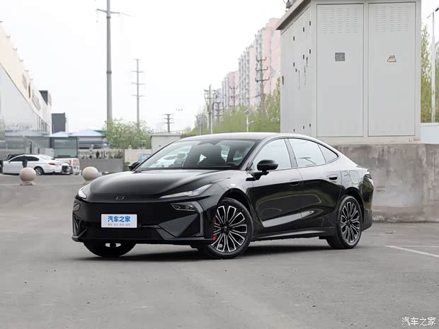 FAW Yueyi 08 exterior and cabin