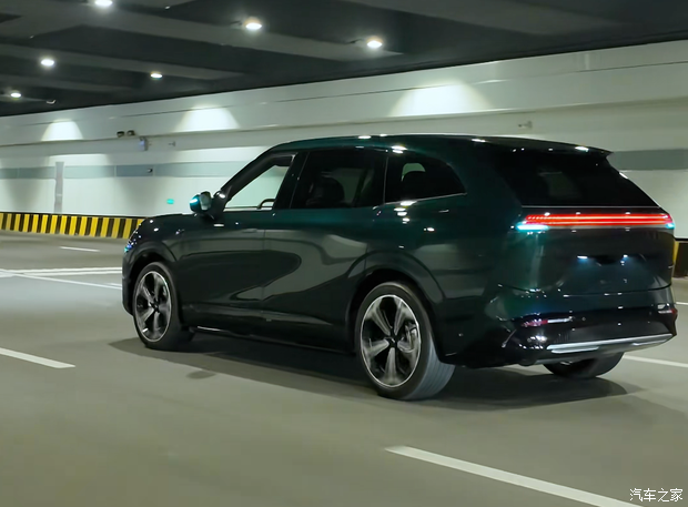 Xpeng G9L rear and exterior details